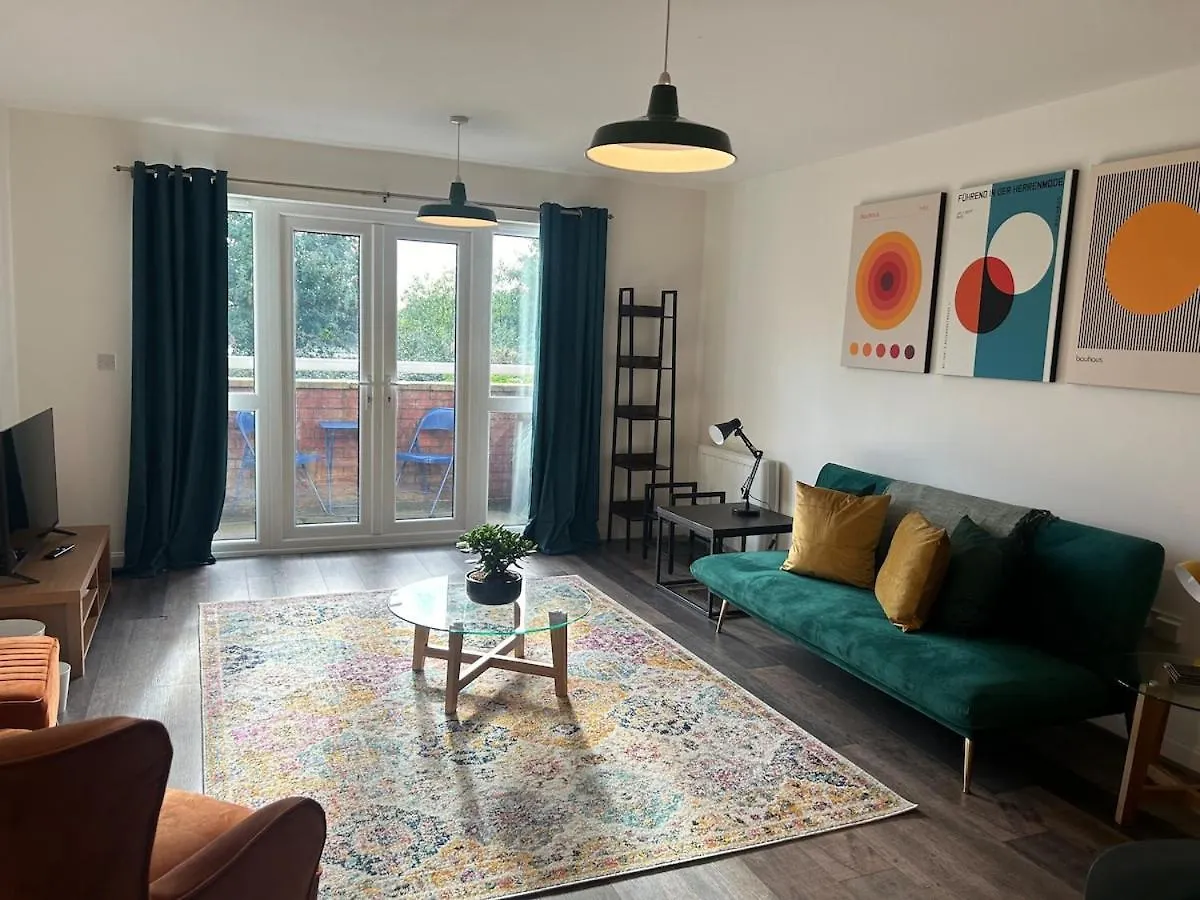 Spacious Waterfront Apartment Cardiff Bay City Centre With Parking 0*,  United Kingdom
