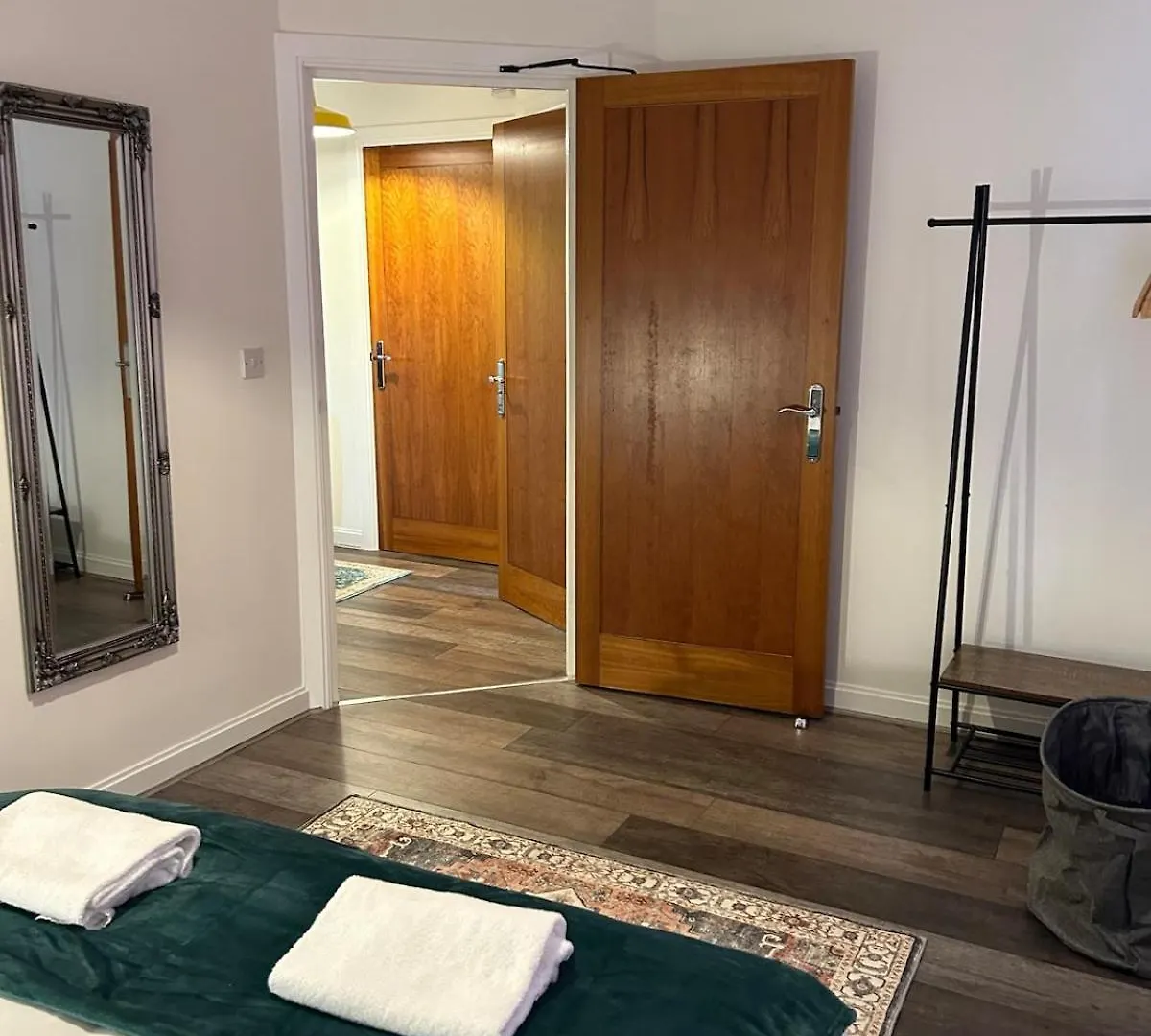 Spacious Waterfront Apartment Cardiff Bay City Centre With Parking
