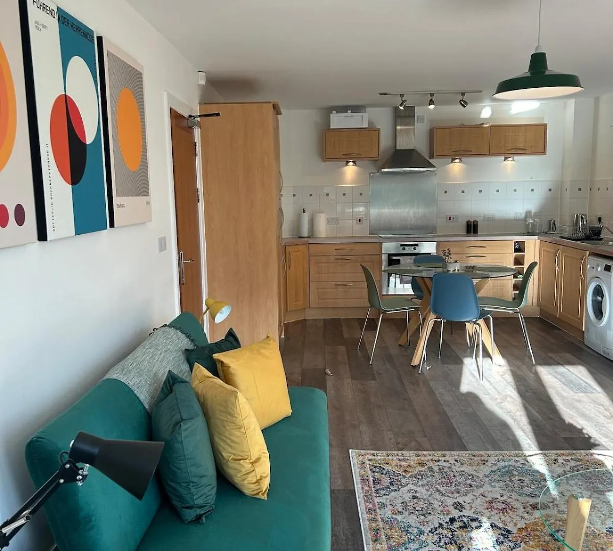 Spacious Waterfront Apartment Cardiff Bay City Centre With Parking