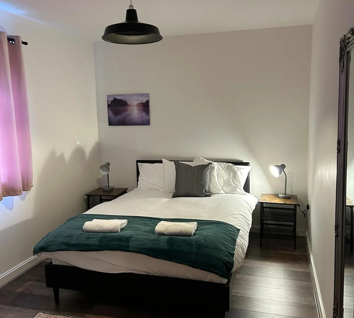 Spacious Waterfront Apartment Cardiff Bay City Centre With Parking 0*,