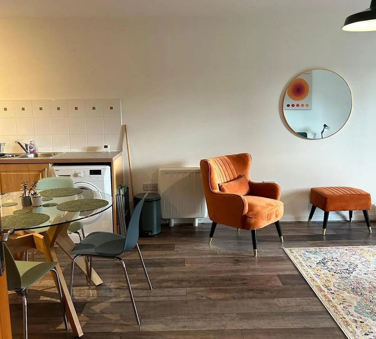 Spacious Waterfront Apartment Cardiff Bay City Centre With Parking