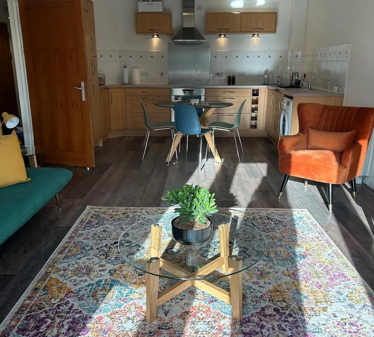 Spacious Waterfront Apartment Cardiff Bay City Centre With Parking