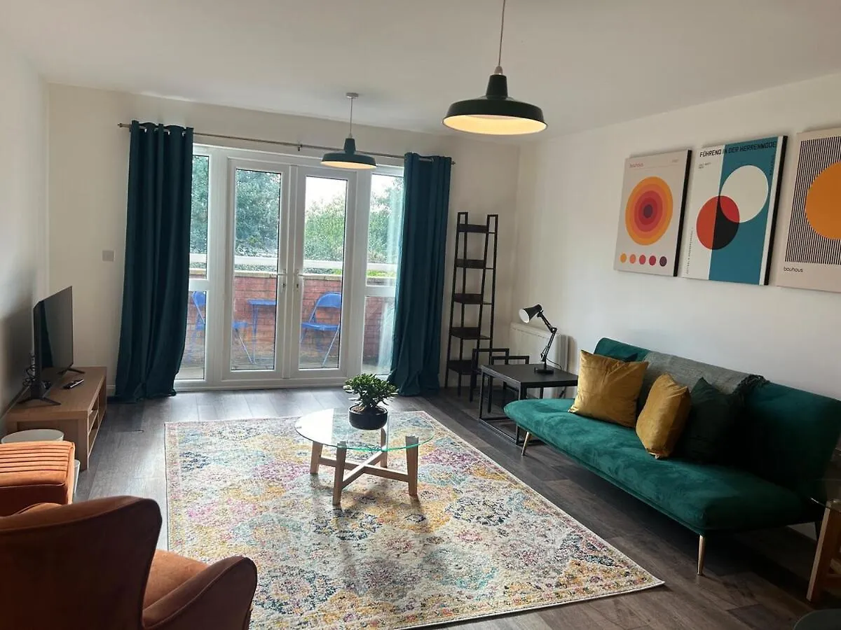 Spacious Waterfront Apartment Cardiff Bay City Centre With Parking 0*,